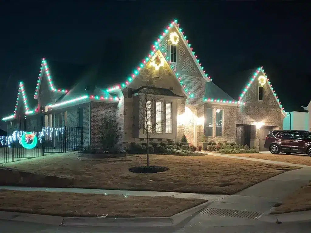White Roofline Christmas Lights - Yukon, OK